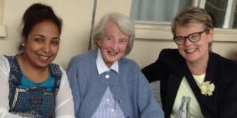 Gillian Slinger with Dr Catherine Hamlin resized