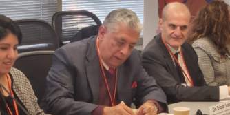 Dr Edgar Ivan Ortiz signing the join declaration